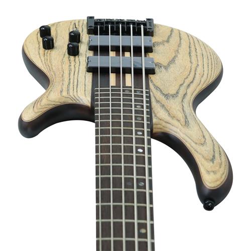 BAJO ELECT. 5 CUERDAS ARTISAN GRABADO NATURAL C/ESTUCHE