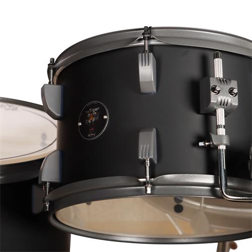 BATERIA ACUSTICA TIGER 180 5PCS/HARDWARE/PLATILLOS NEGRO MATE - DESC