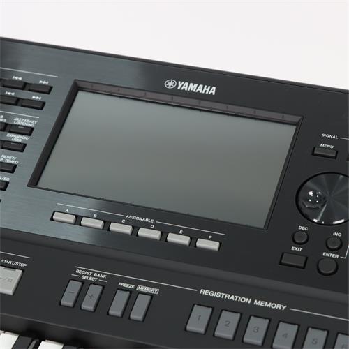 TECLADO WORKSTATION PROFESIONAL 61 TECLAS 1500 VOCES + ADAPTADOR PA-300C - DIST